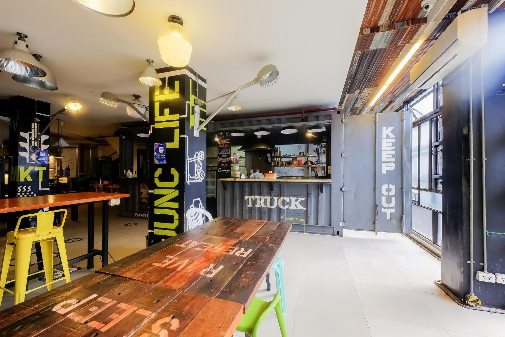 Spot On Junction Hostel San Pedro Makati Eksteriør billede